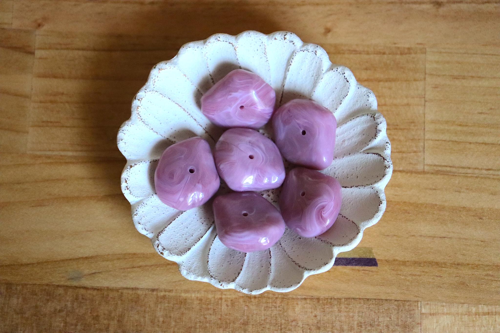 【from USA】ダスティピンクマーブルナゲットビーズ　25mm*21mm*9.5mm