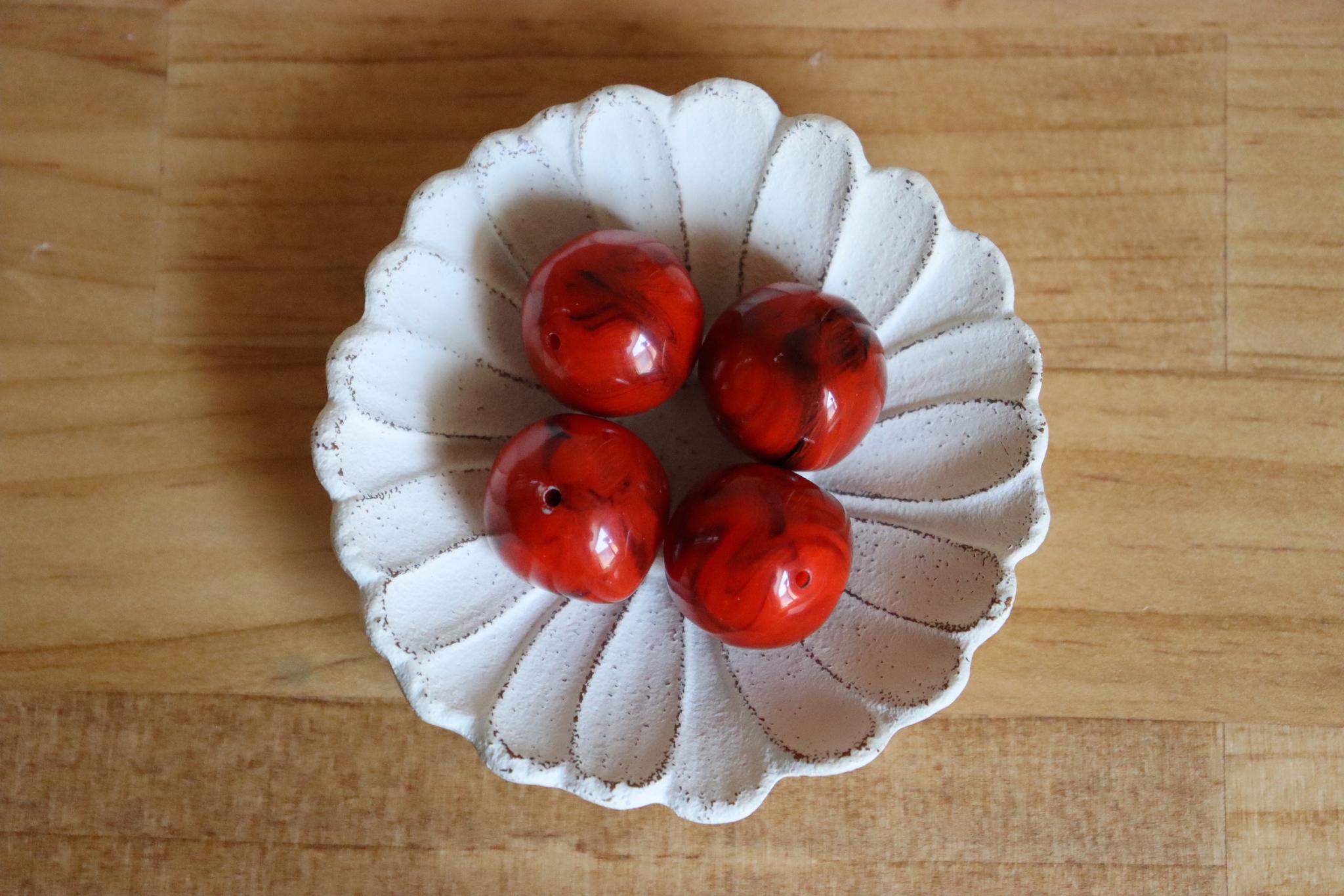 【from USA】　バロックラウンドレッドマーブルビーズφ21mm