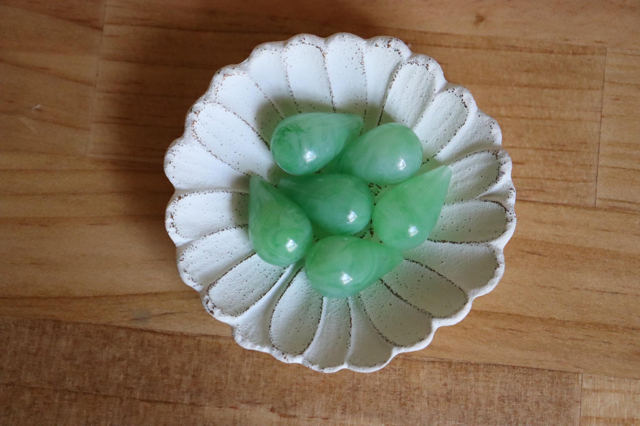 【FromUSA】チャビードロップライトグリーンマーブルビーズ　25mm*15mm