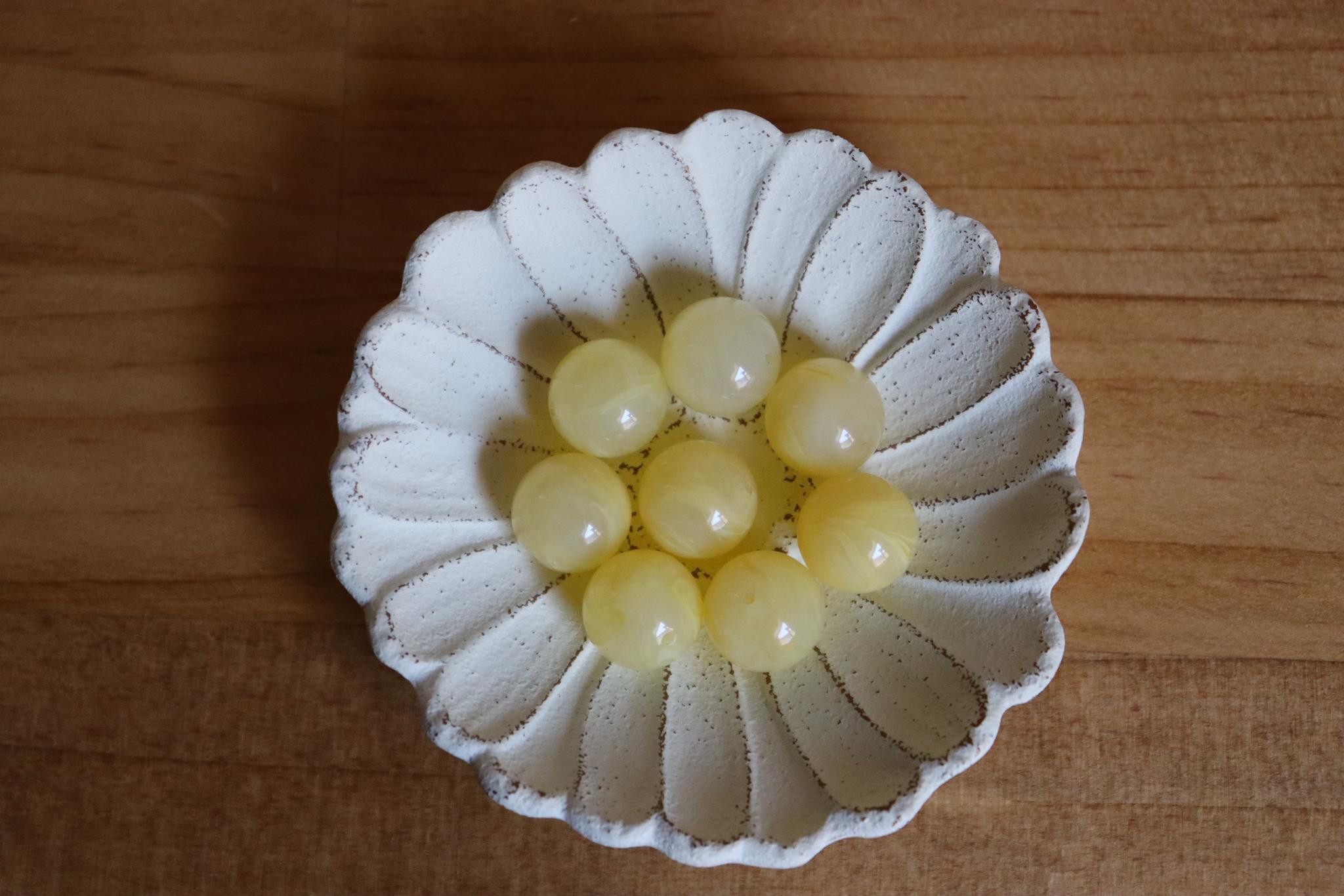 【from USA】　レモンイエローホワイトマーブルビーズ　φ14mm