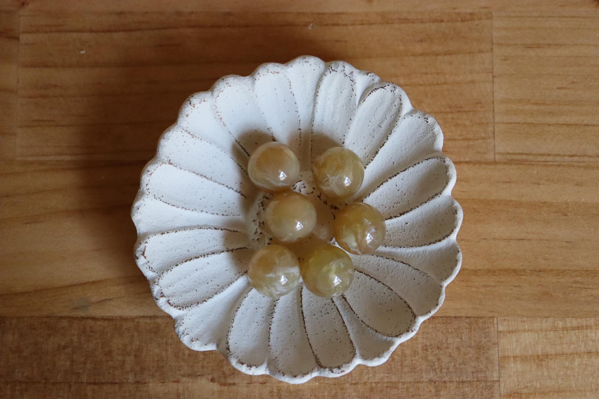 【FromUSA】イエローオーカーマーブルラウンドビーズ　φ14mm