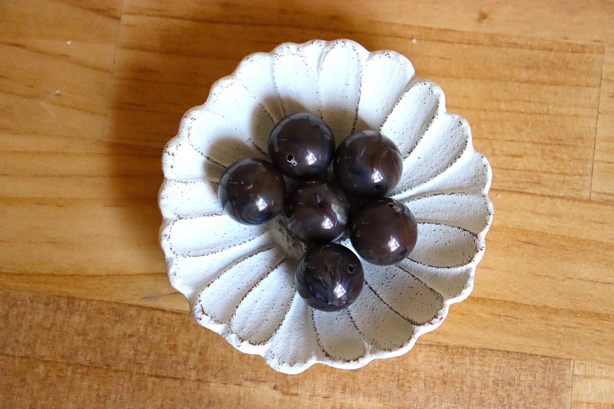 【FromUSA】ダークブラウンマーブルラウンドビーズ　φ17.7mm