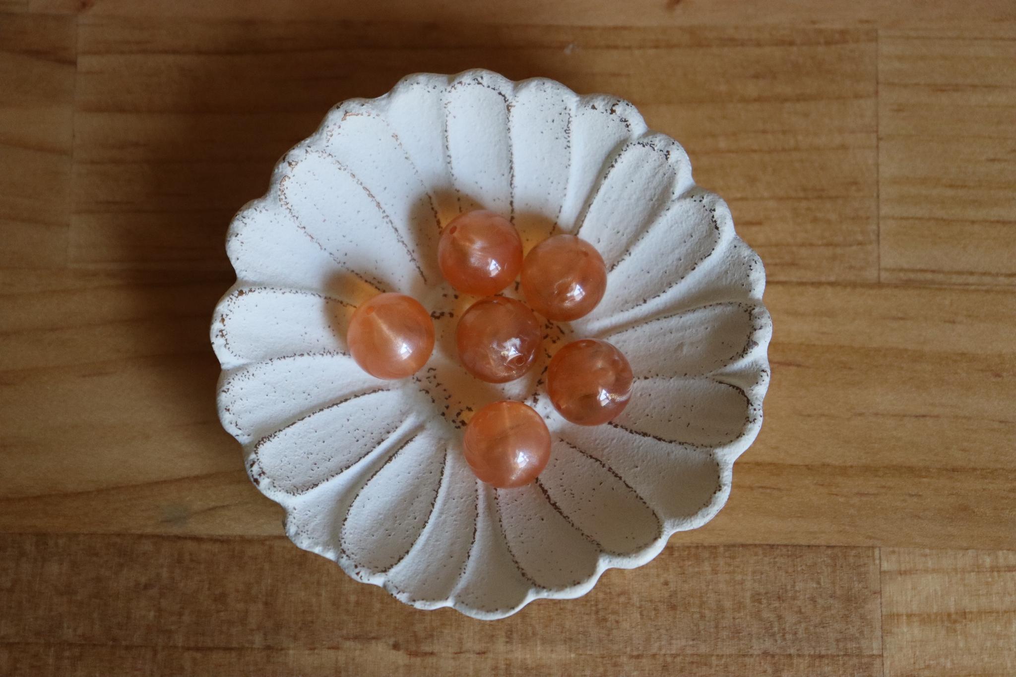 【FromUSA】ピーチピンクパールマーブルラウンドビーズ　φ14mm