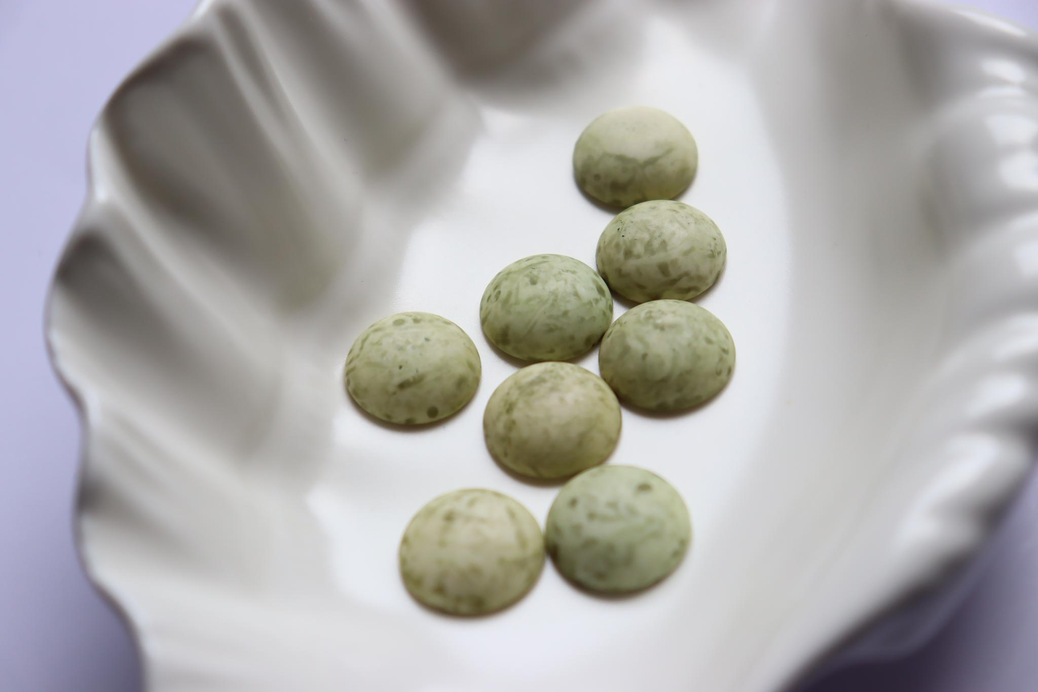 【FromUSA】マットグリーンペイントカボション　　貼り付けパーツ　ハンドメイド素材　アクセサリーパーツ