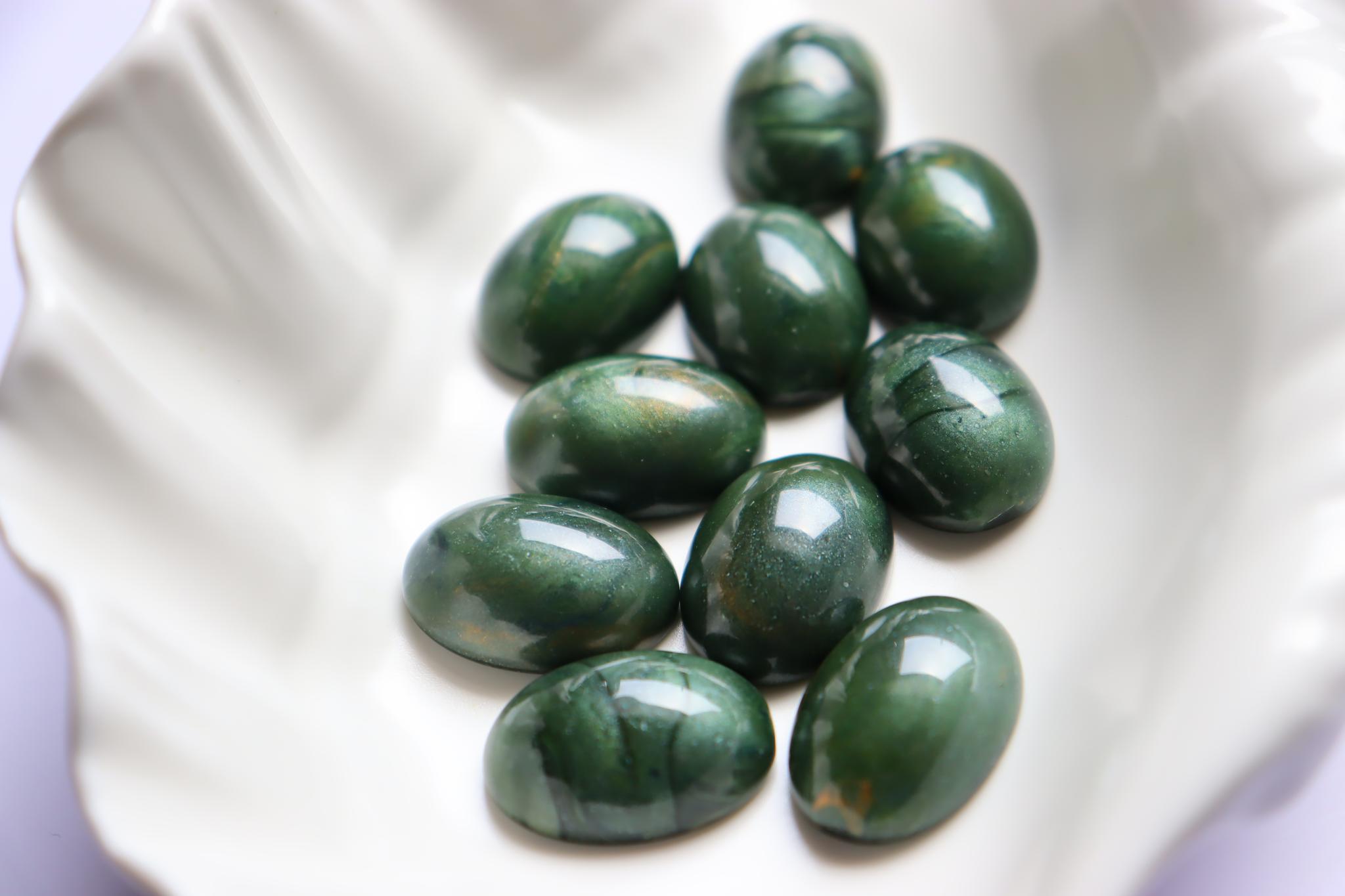 【FromUSA】グリーンラメマーブルカボション　 天然石風　貼り付けパーツ